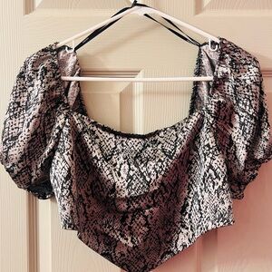 Forever 21 Black and White Snake Print Top
